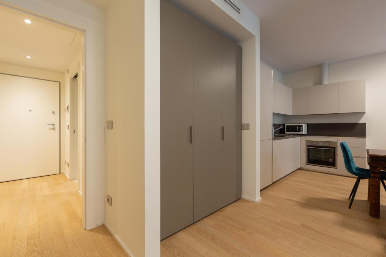 Cozy Flat With Parking Apartment Милано Екстериор снимка