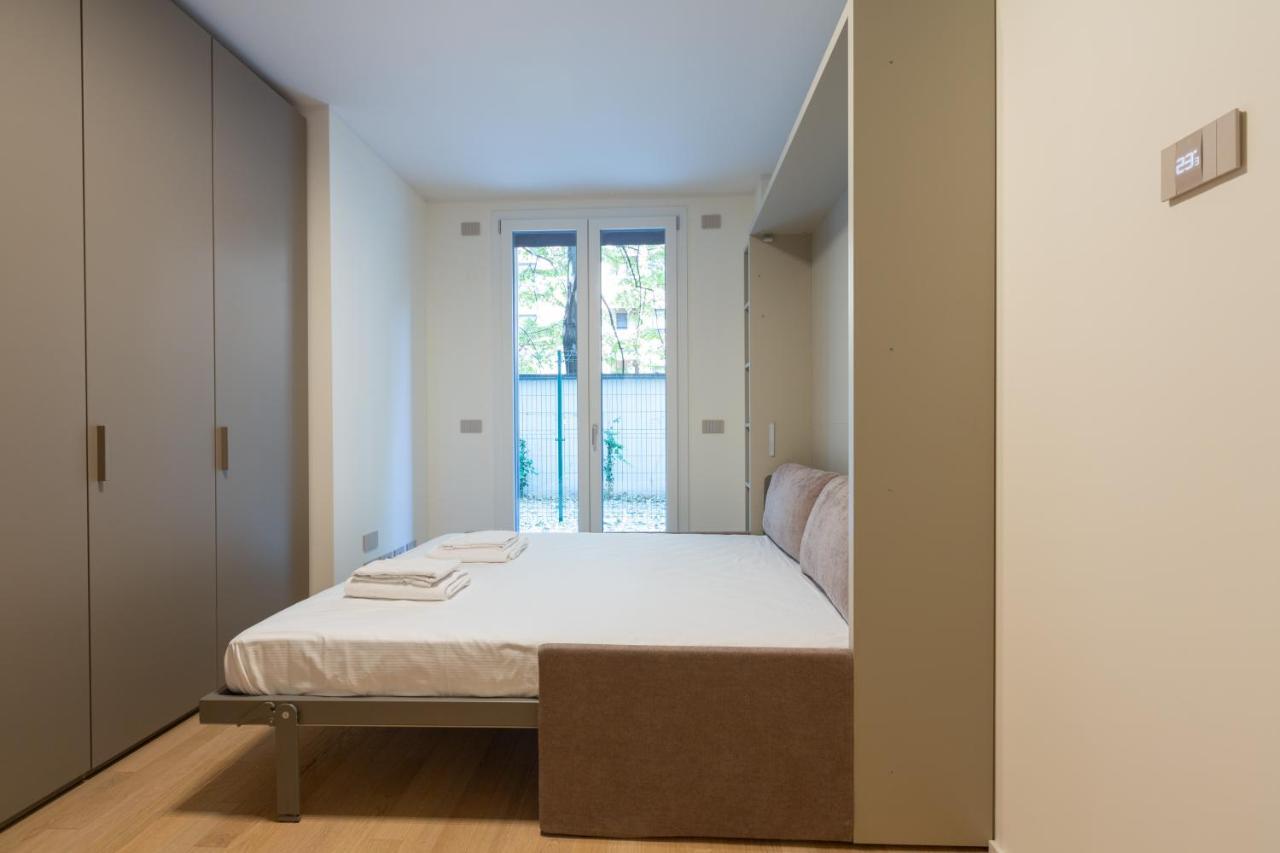 Cozy Flat With Parking Apartment Милано Екстериор снимка