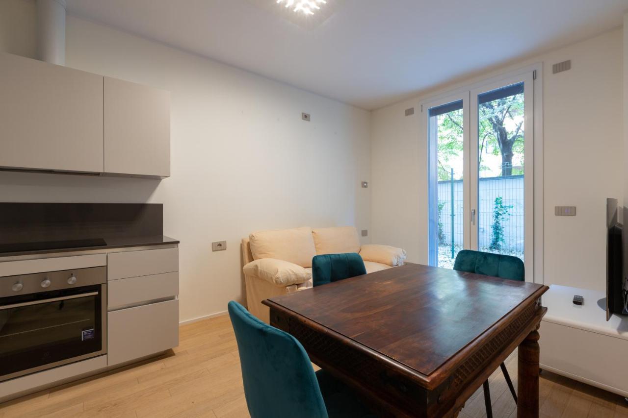 Cozy Flat With Parking Apartment Милано Екстериор снимка