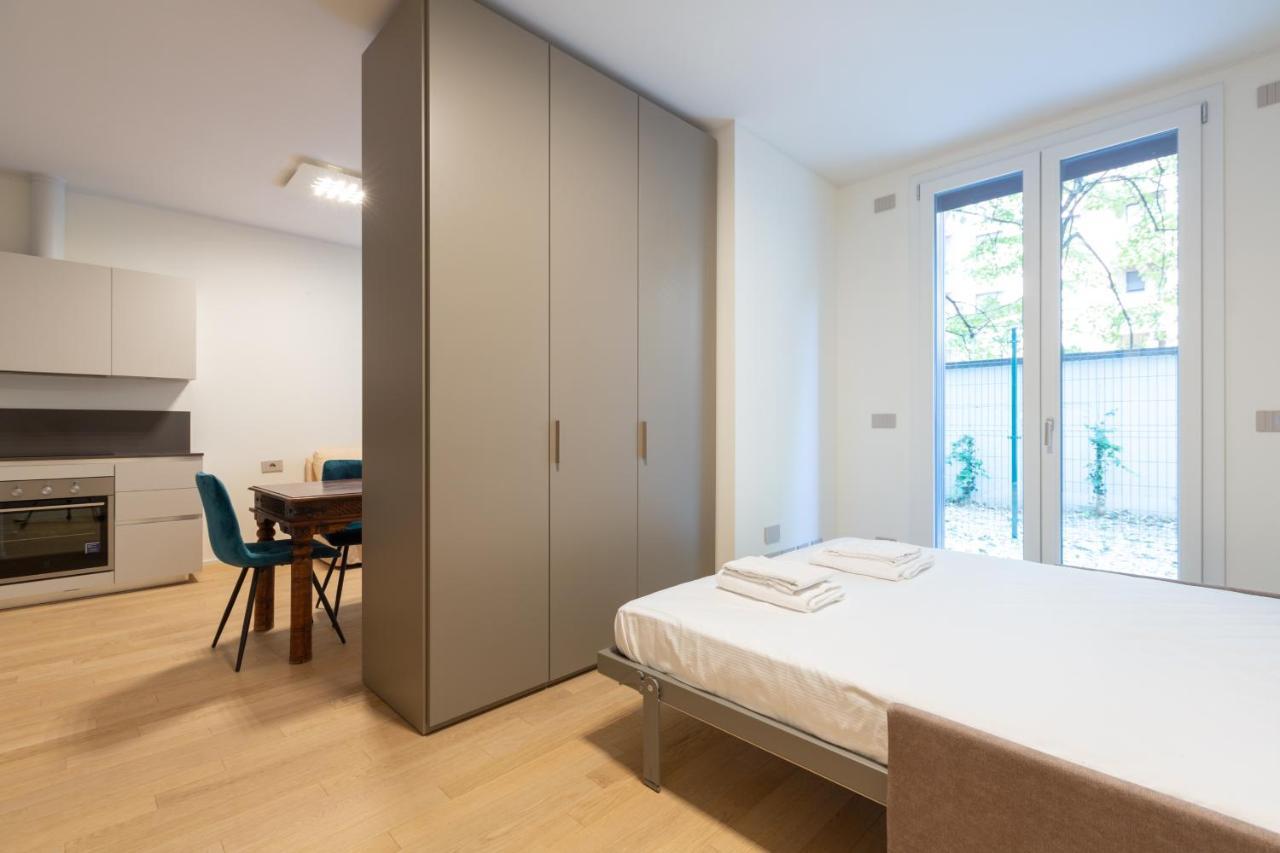 Cozy Flat With Parking Apartment Милано Екстериор снимка