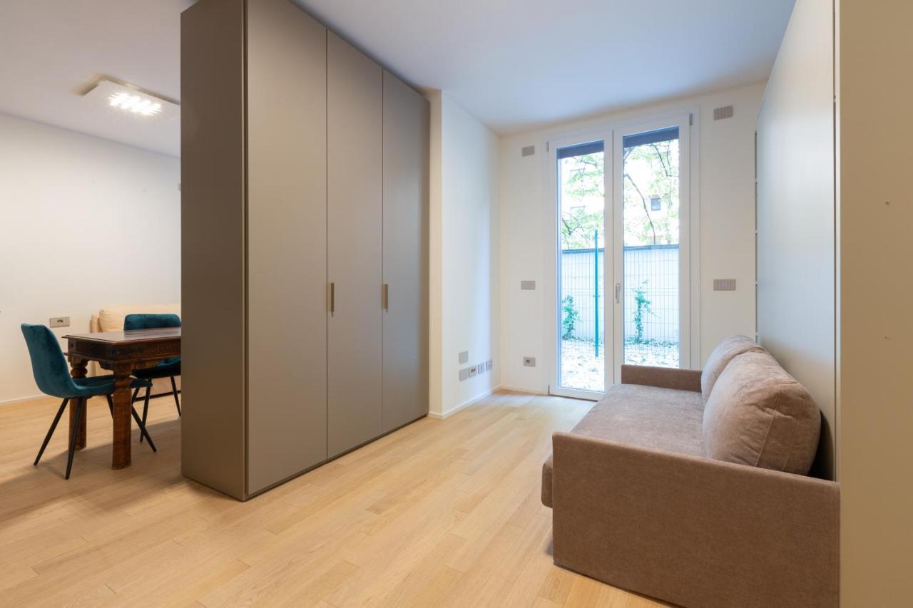 Cozy Flat With Parking Apartment Милано Екстериор снимка